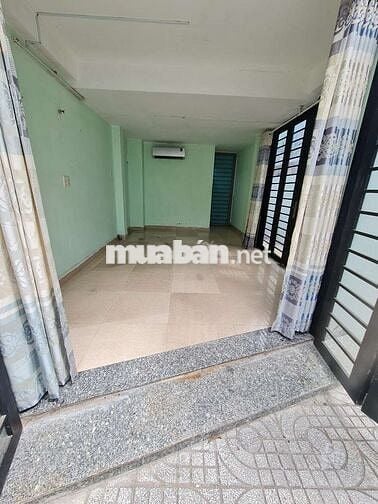 cho thuê phòng trệt 2 mặt hẻm có sân rộng 25m²