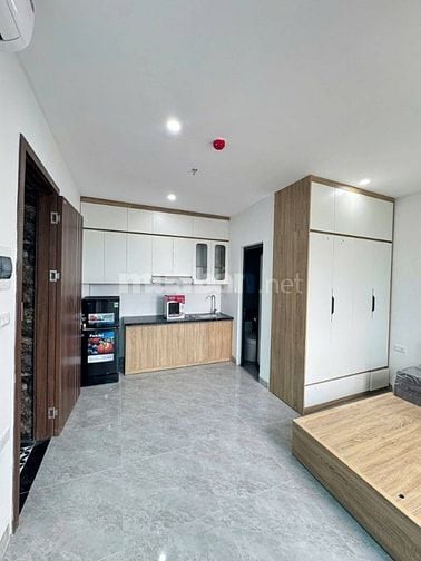 Cần bán nhà Lạc Long Quân 97m2, nhà dòng tiền, 7 tầng, ô tô ra vào