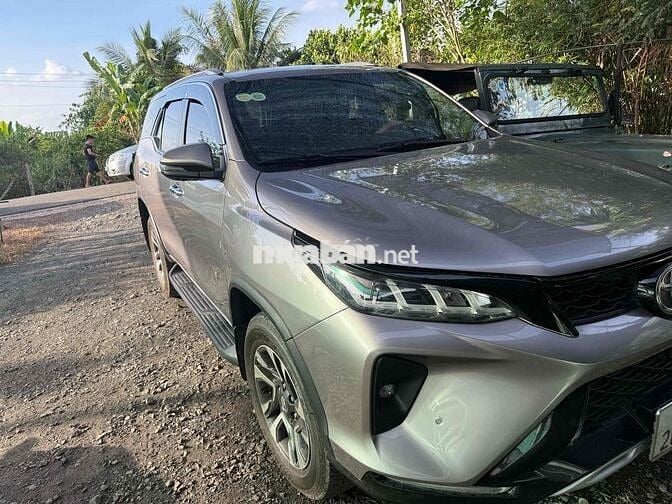 Toyota Fortuner Legender 2022 Bản cao cấp Xám