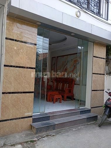 CHO THUÊ NHÀ NGUYÊN CĂN 5 TẦNG, LÔ GÓC GẦN TRƯỜNG TIỂU HỌC CỰ KHỐI