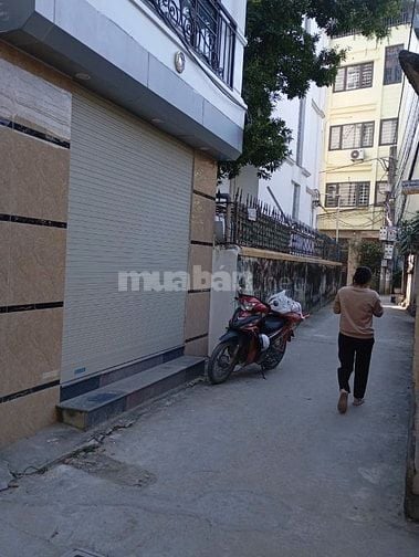 CHO THUÊ NHÀ NGUYÊN CĂN 5 TẦNG, LÔ GÓC GẦN TRƯỜNG TIỂU HỌC CỰ KHỐI