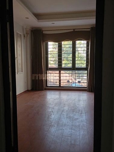 CHO THUÊ NHÀ NGUYÊN CĂN 5 TẦNG, LÔ GÓC GẦN TRƯỜNG TIỂU HỌC CỰ KHỐI