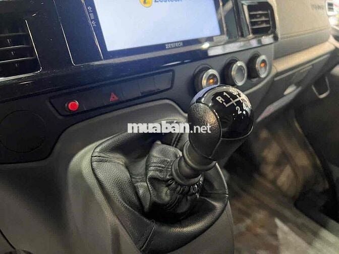 Ford Transit 2024 Lướt 2 Vạn