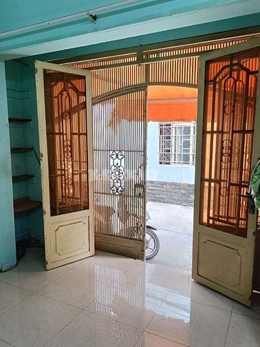 Nhà đường xe hơi sát mặt đường Tám Danh F4Q8 