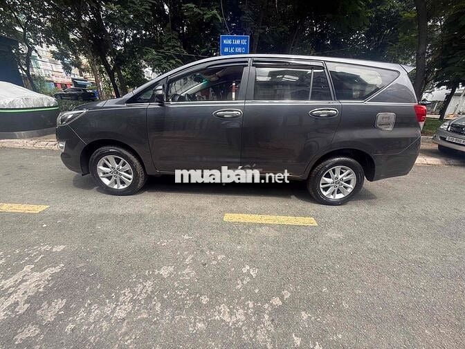 Toyota Innova 2017 Tự động Xám
