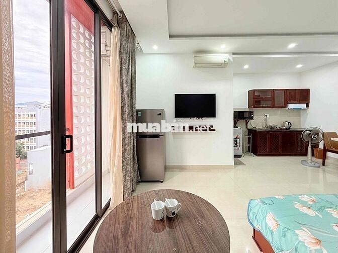 Trống sẵn căn studio rộng rãi view đẹp gần biển