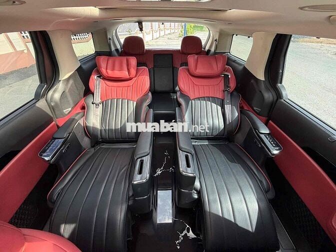 Kia Carnival Signature 2025 Xám 20.000 km