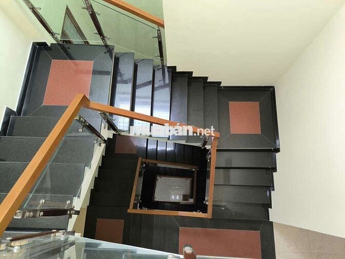 Cho thuê nhà 3 .5 tầng  đường Nguyễn đình tựu