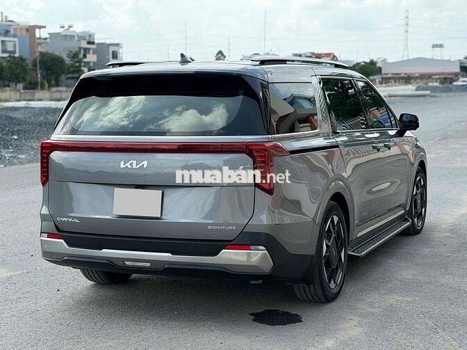 Kia Carnival Signature 2025 Xám 20.000 km