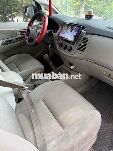 Toyota Innova 8 chỗ Số sàn Bạc