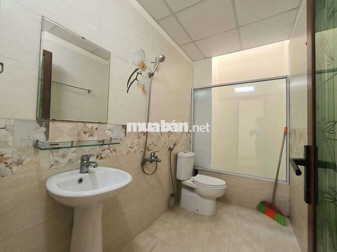 Cho thuê nhà 3 .5 tầng  đường Nguyễn đình tựu