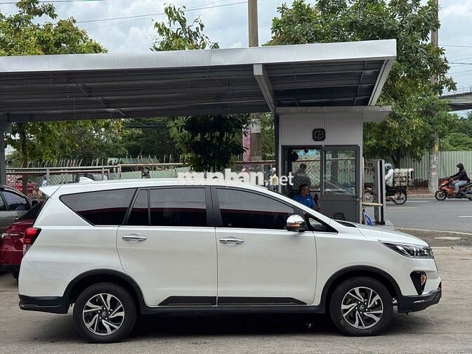 Innova Venturer 2022 Trắng ngọc trai 16.967 km