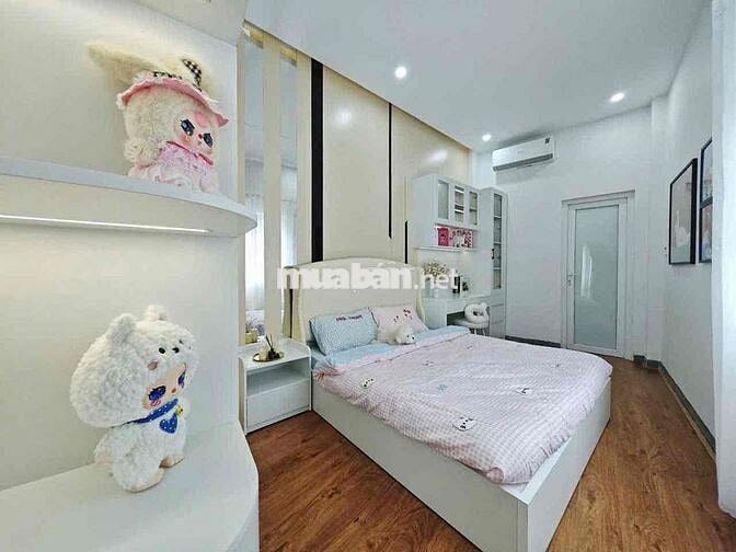 072 CHO THUÊ NHÀ ĐẸP 3 TẦNG FULL NỘI THẤT ĐƯỜNG HUỲNH NGỌC HUỆ