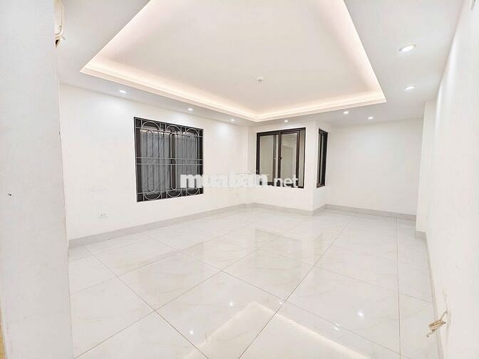 Cho thuê sàn văn phòng Nguyễn Xiển 150m2 18tr điện nước giá nhà nước