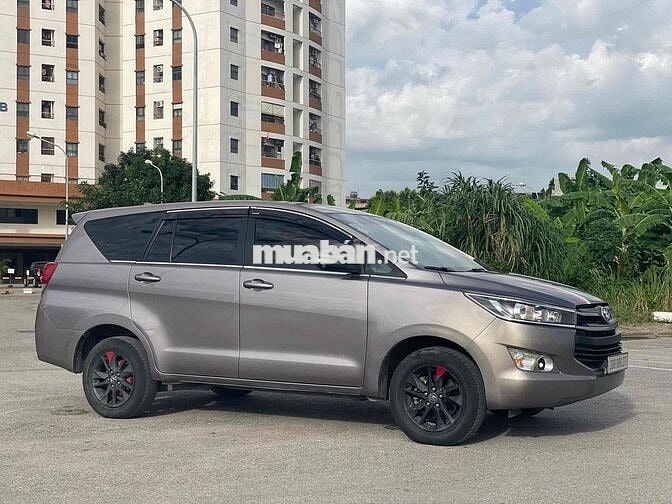 Toyota Innova E 2017 Số sàn Xăng Nâu