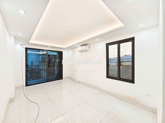 Cho thuê sàn văn phòng Nguyễn Xiển 150m2 18tr điện nước giá nhà nước