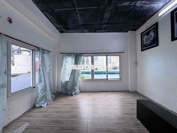 Siêu Rẻ!! Nguyên Căn 3x3m Trệt 1 Lầu Trống Suốt Hẻm Xe Tải 9M Q10