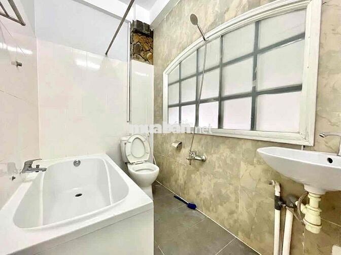 Cho Thuê CHDV đường Calmette Quận 1