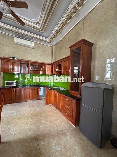 Nhà phố 2 mặt tiền cực thoáng, chủ đi Mỹ để lại toàn bộ nội thất