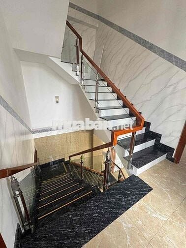 Nhà phố 2 mặt tiền cực thoáng, chủ đi Mỹ để lại toàn bộ nội thất