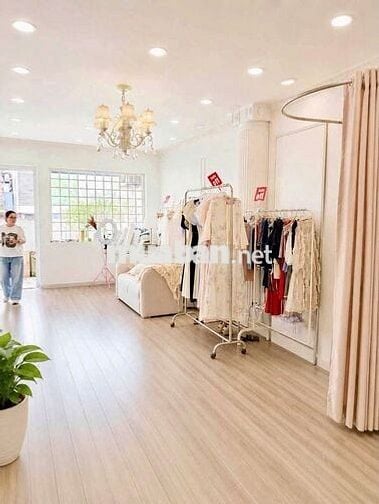 Mặt tiền Huỳnh Văn Bánh| DT 4.2x18m| Phù hợp Thời Trang, Spa, Spa, VP.