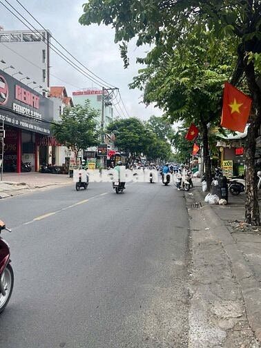 CHO THUÊ NHÀ MẶT TIỀN ĐƯỜNG TỈNH LỘ 10 DT 5X11M CÓ GÁC LỬNG CUỐI NHÀ