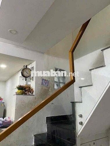 Cho thuê nhà 1 trệt, 1 lầu, 2 PN, 1wc, hẻm xe hơi. quận tân phú
