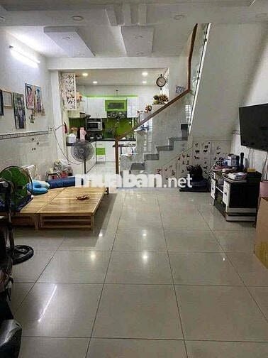 Cho thuê nhà 1 trệt, 1 lầu, 2 PN, 1wc, hẻm xe hơi. quận tân phú