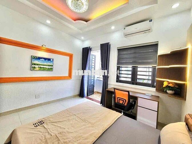 PHÒNG FULL NỘI THẤT CÓ BAN CÔNG GIÁ RẺ Ở LIÊN NGAY CÔNG VIÊN LÀNG HOA