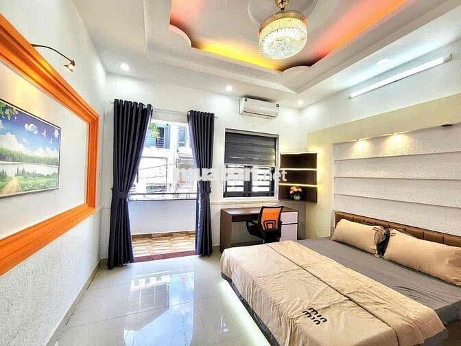 PHÒNG FULL NỘI THẤT CÓ BAN CÔNG GIÁ RẺ Ở LIÊN NGAY CÔNG VIÊN LÀNG HOA