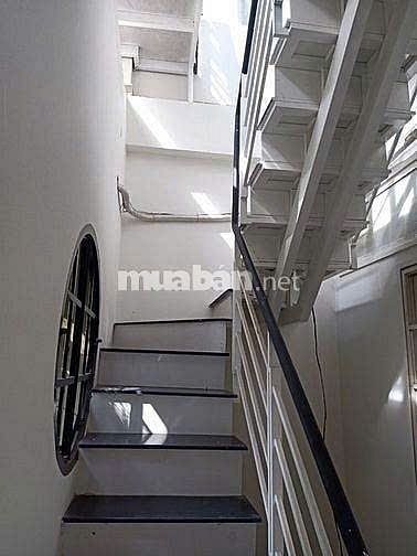 CHO THUÊ NHÀ TẦNG 1 VÀ 2 TẦNG LẦU CÁCH MẠNG THÁNG 8, QUẬN 3, 80M2
