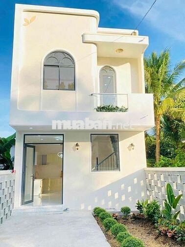 NHÀ TRỆT LẦU MỚI TINH CÓ KHOẢNG SÂN RỘNG TRỒNG CÂY TRƯỚC SÂN