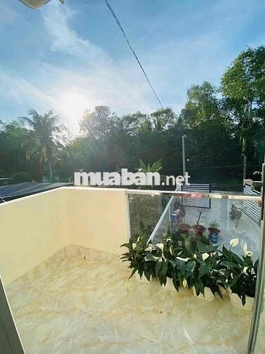 NHÀ TRỆT LẦU MỚI TINH CÓ KHOẢNG SÂN RỘNG TRỒNG CÂY TRƯỚC SÂN