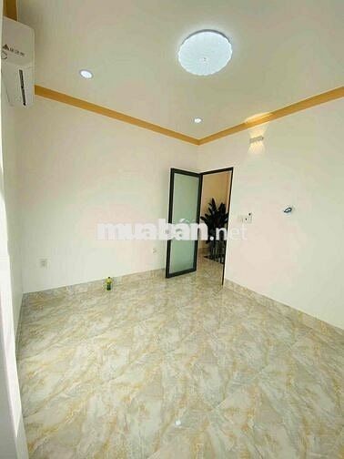 NHÀ TRỆT LẦU MỚI TINH CÓ KHOẢNG SÂN RỘNG TRỒNG CÂY TRƯỚC SÂN