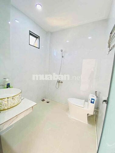 NHÀ TRỆT LẦU MỚI TINH CÓ KHOẢNG SÂN RỘNG TRỒNG CÂY TRƯỚC SÂN