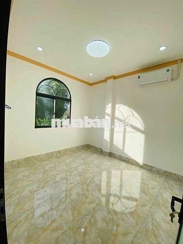NHÀ TRỆT LẦU MỚI TINH CÓ KHOẢNG SÂN RỘNG TRỒNG CÂY TRƯỚC SÂN