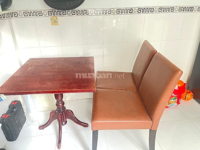 Tanh lý nhanh 2 bộ bàn ghế gỗ, còn tốt