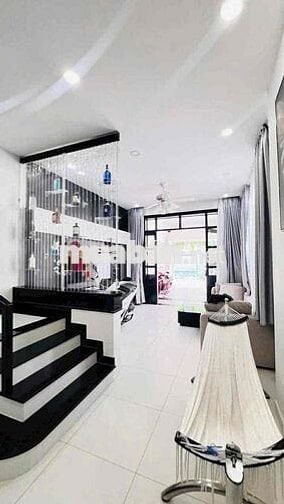 NHÀ PHỐ FULL NỘI THẤT HIỆN ĐẠI 1/ TÔKY GẦN TRƯỜNG , CHỢ BẮP..