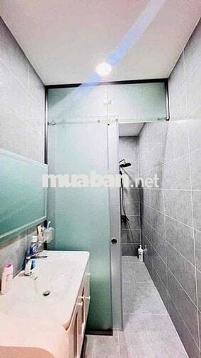 NHÀ PHỐ FULL NỘI THẤT HIỆN ĐẠI 1/ TÔKY GẦN TRƯỜNG , CHỢ BẮP..