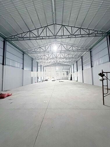 CHO THUÊ NHÀ XƯỞNG 500m2 30TR - SÂN RỘNG - ĐIỆN 3PHA - ĐƯỜNG LỚN