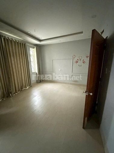 Cho thuê nhà 16 triệu , 3 tầng ,  mặt đường ô tô ,  