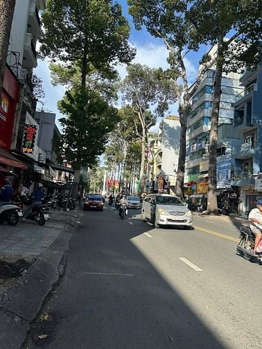 Rẻ nhất Quận10 Bán nhà MT Nguyễn Chí Thanh DT 4,8  x 20m Giá 220 tr/m2