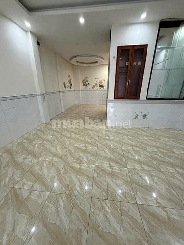 Cho thuê nhà 16 triệu , 3 tầng ,  mặt đường ô tô ,  