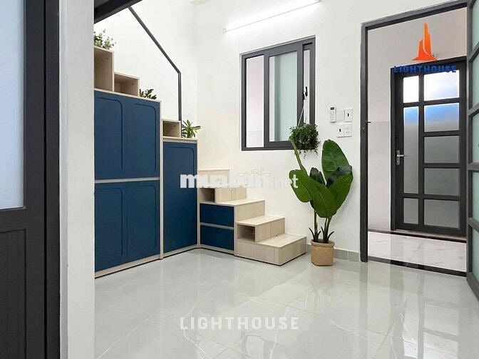 CHÍNH CHỦ: GÁC BAN CÔNG GIẾNG TRỜI DƯƠNG QUẢNG HÀM - ĐH VĂN LANG