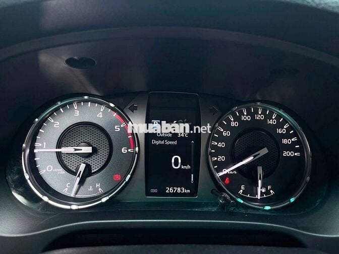 Toyota Hilux 2.4AT 221 Số tự động, máy dầu, 1 chủ