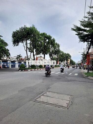 🏡TÒA NHÀ MTNB KẾ CÔNG VIÊN BÌNH PHÚ💥9x25m 5 Tầng DTSD1000m2