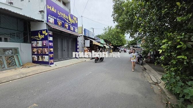 Bán nhà xưởng DT 11x40, mặt tiền nhựa Đông Thạnh 4, gần chợ Đông Thạnh