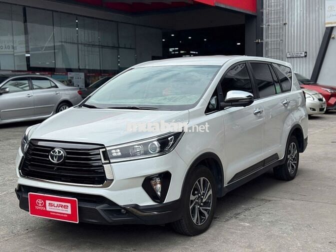 Toyota Venturer 2022 Trắng 17.000 km quá mới
