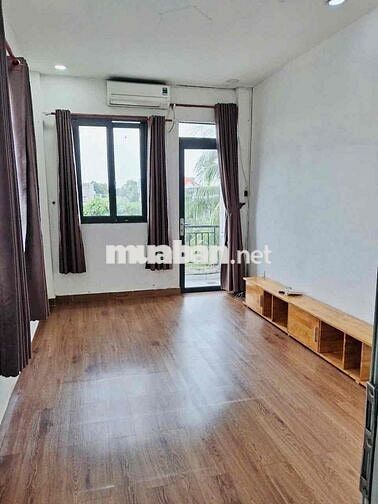 NHÀ GẦN NGÃ TƯ GA. TRỆT 2 LẦU 4PN 3WC. SÂN RỘNG