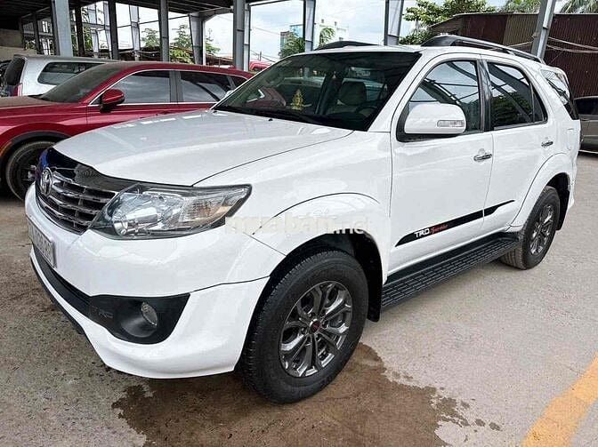 Toyota Fortuner Sportivo TRD Trắng Tự động 173k km